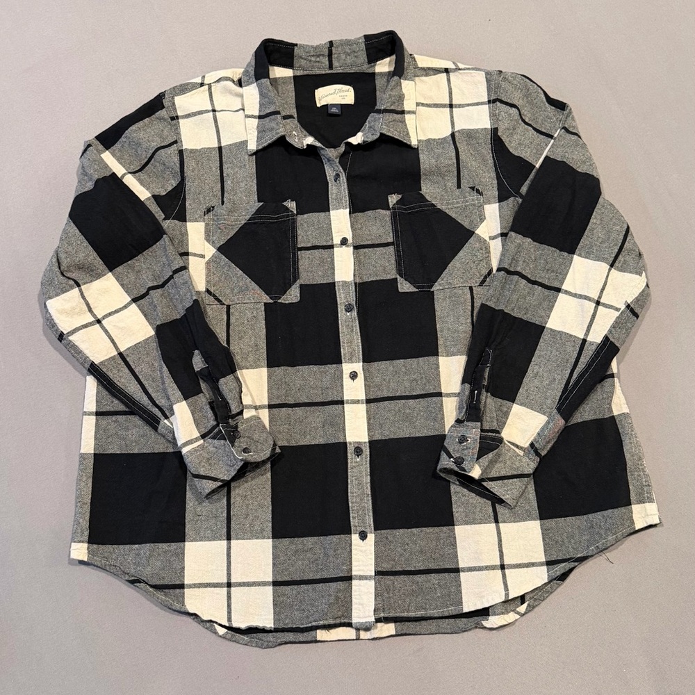 Women’s Universal Thread Button Down Shirt - SZ XXL - Black Plaid EUC